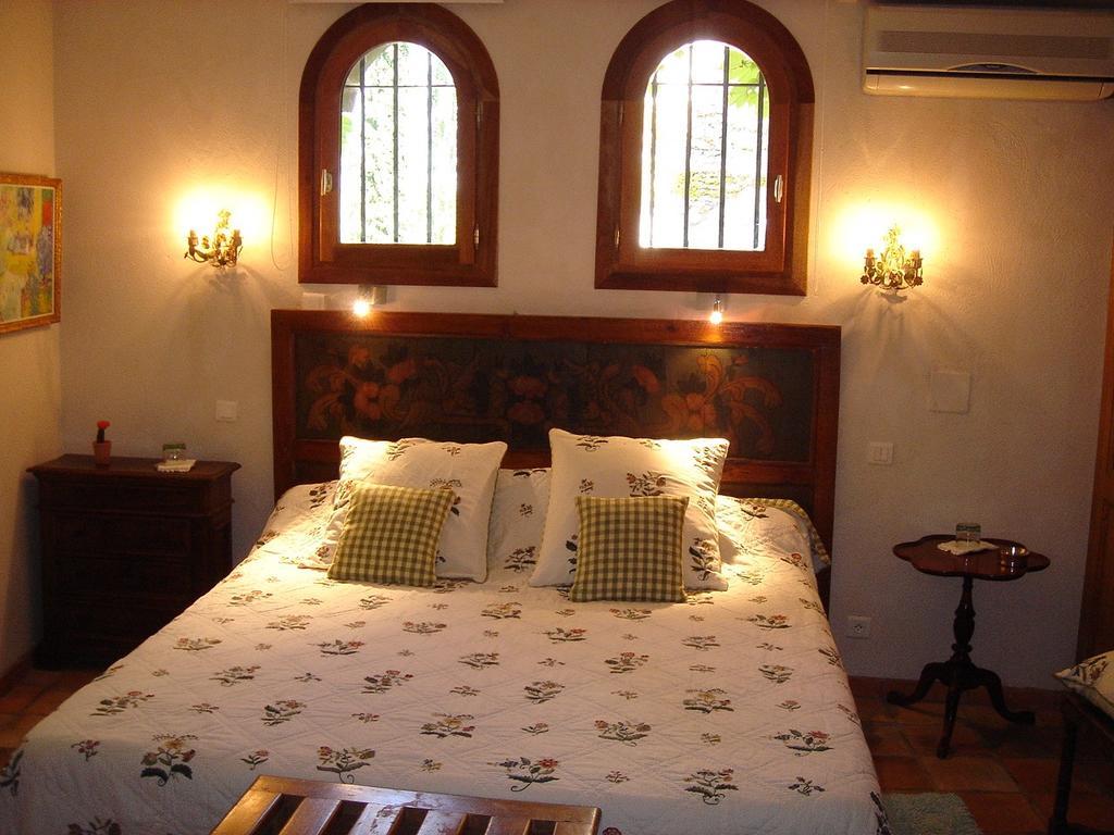 Domaine Du Moulin Hotell Saint-Laurent-des-Arbres Eksteriør bilde
